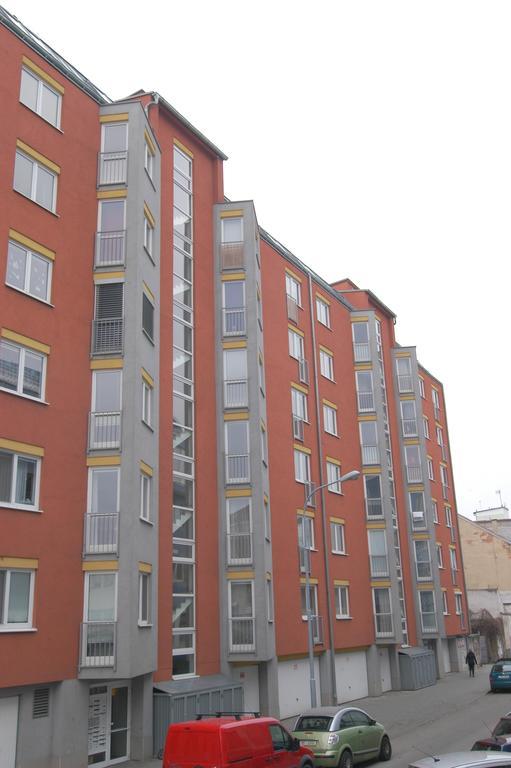 Eel Accommodation Brno Bagian luar foto