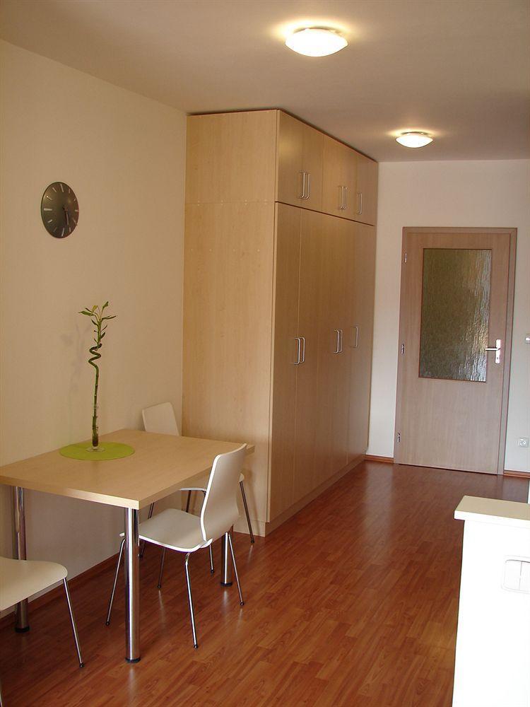 Eel Accommodation Brno Bagian luar foto